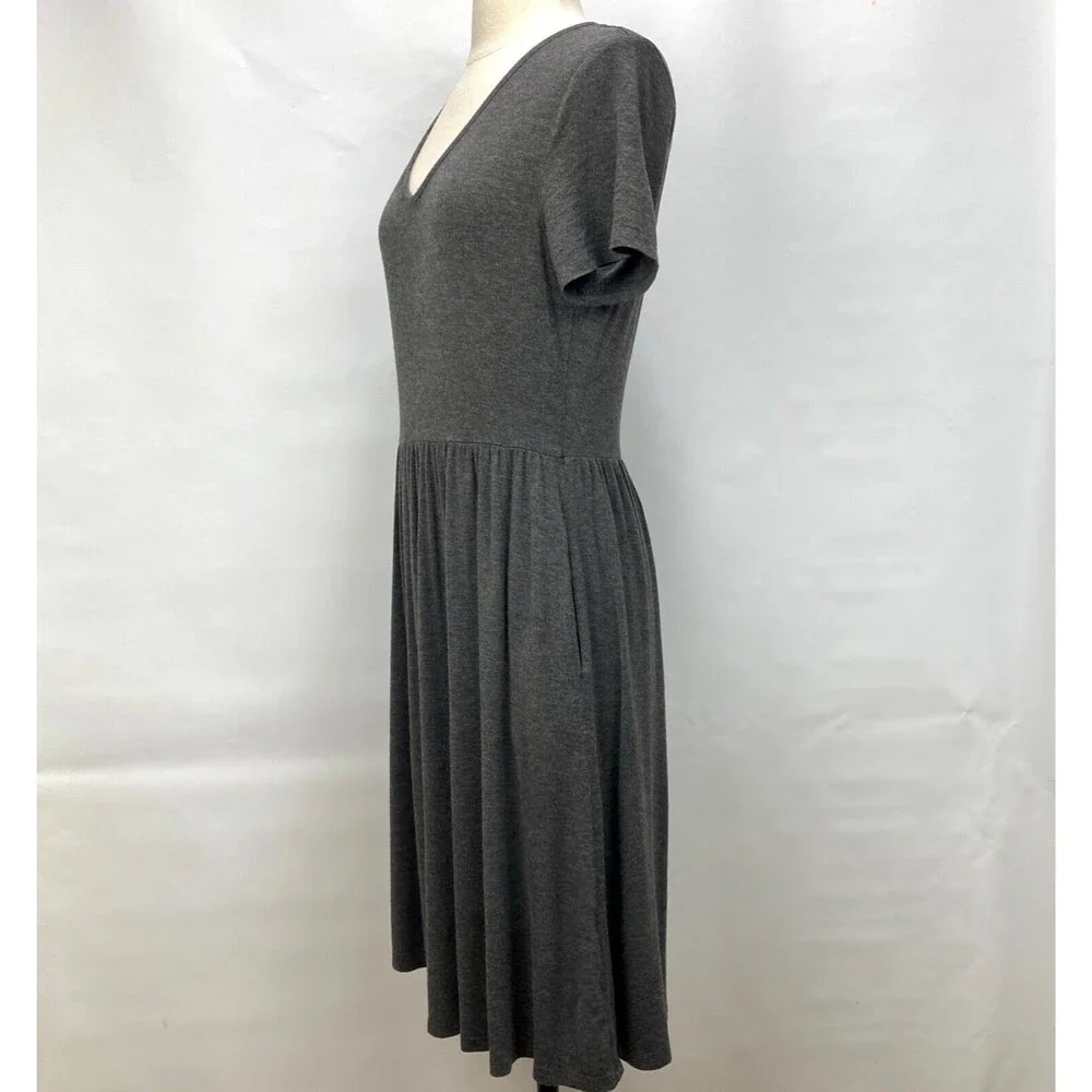 DB Moon Womans Gray Knit Dress Medium Fit N Flare Pockets Boho Peasant Casual
